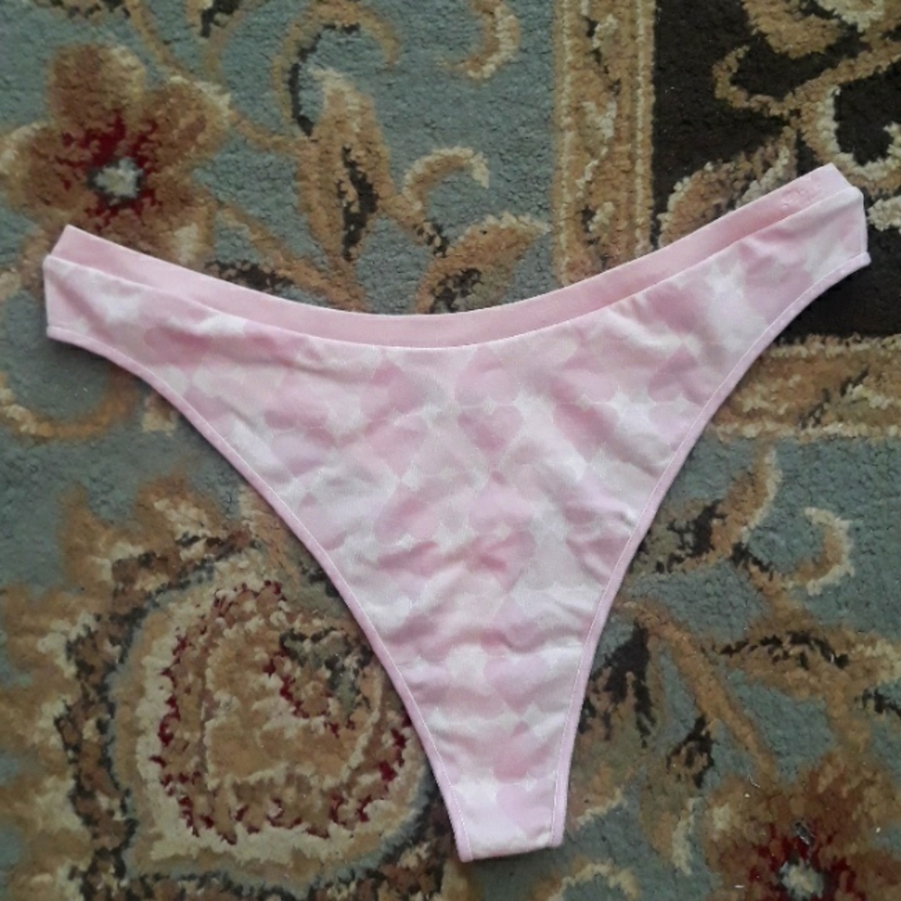 Pink VS thong - Picture 14 of 15